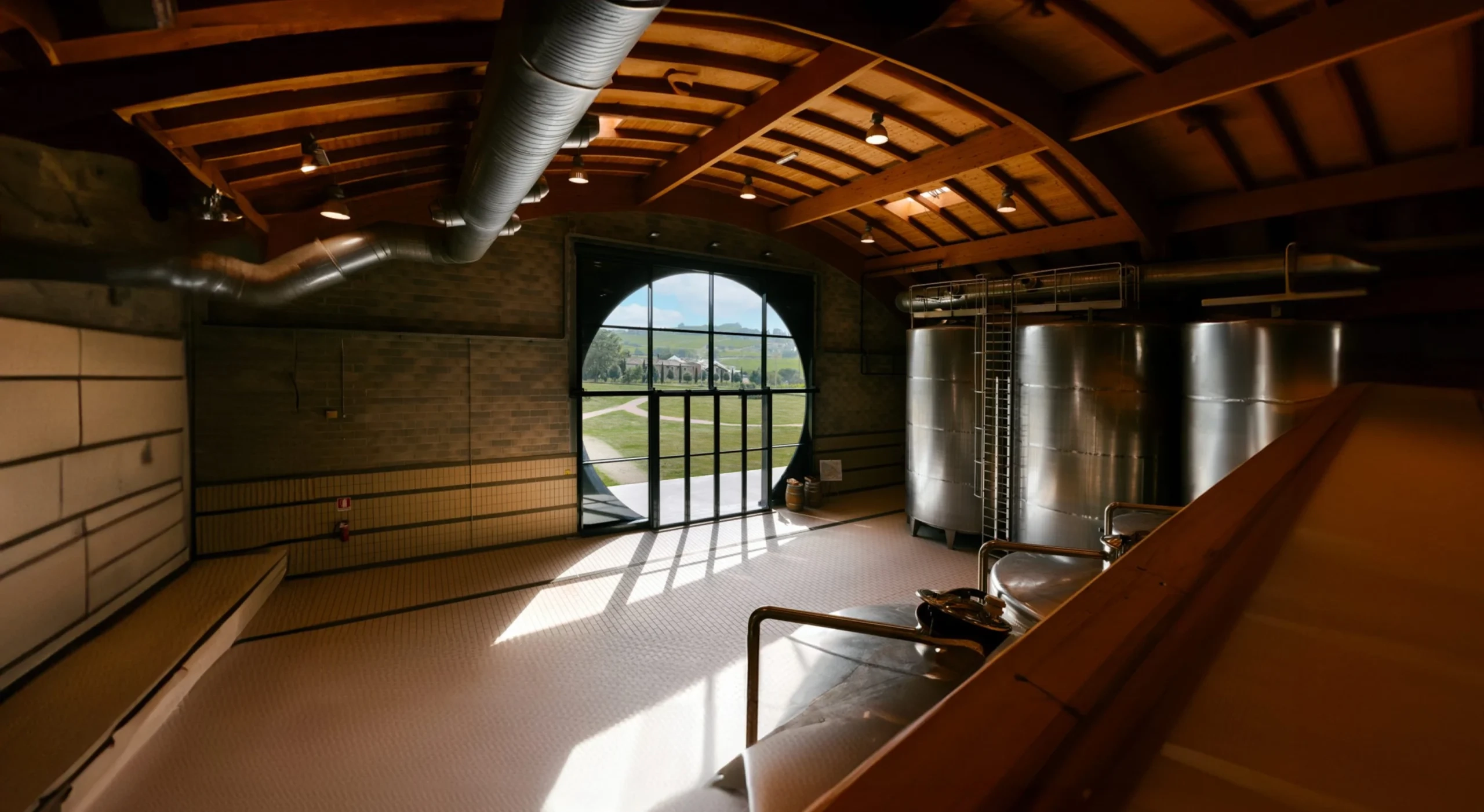 Interni e Area Vinificazione Cantina di Montalcino